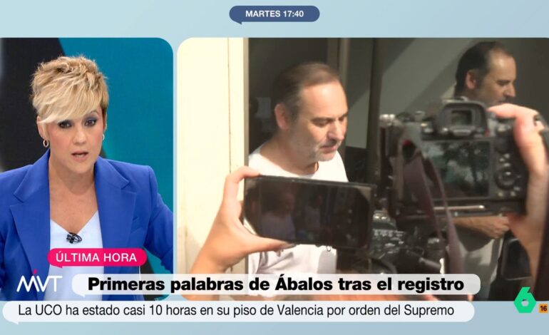 Cristina Pardo, al ver a Ábalos ante los medios en camiseta: "No ha tenido buen día como para que le juzguemos por el estilismo"
