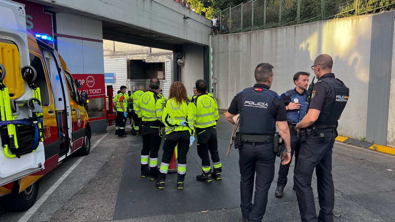Detienen a un hombre por empujar al vacío desde siete metros a una mujer a la que no conocía en Madrid