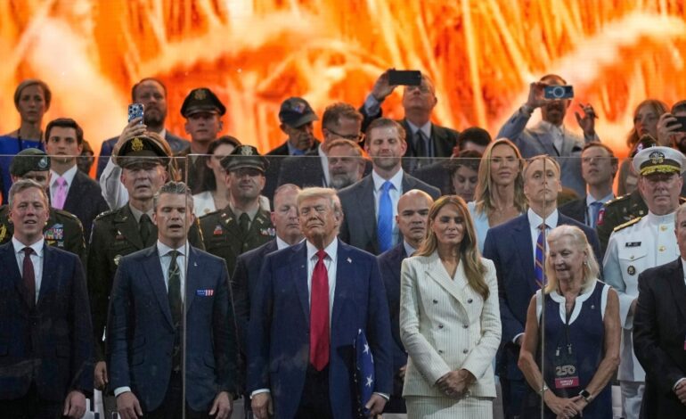 Trump presume del Ejército «más valiente sobre la faz de la Tierra» en su deslucido y polémico desfile de cumpleaños