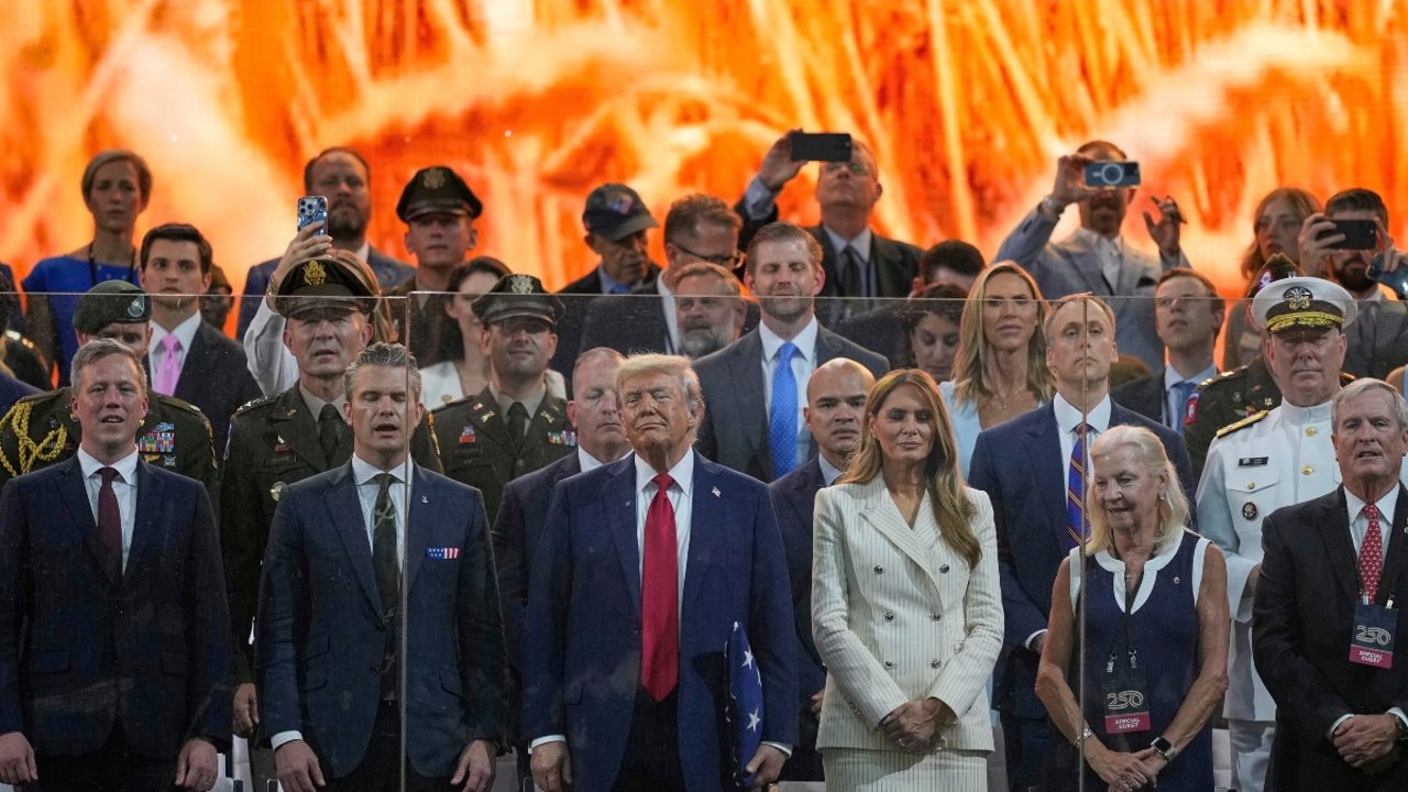 Trump presume del Ejército «más valiente sobre la faz de la Tierra» en su deslucido y polémico desfile de cumpleaños