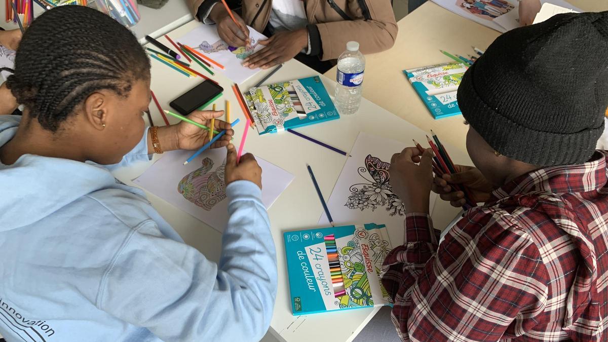cómo prevenir los riesgos para las menores migrantes no acompañadas en París