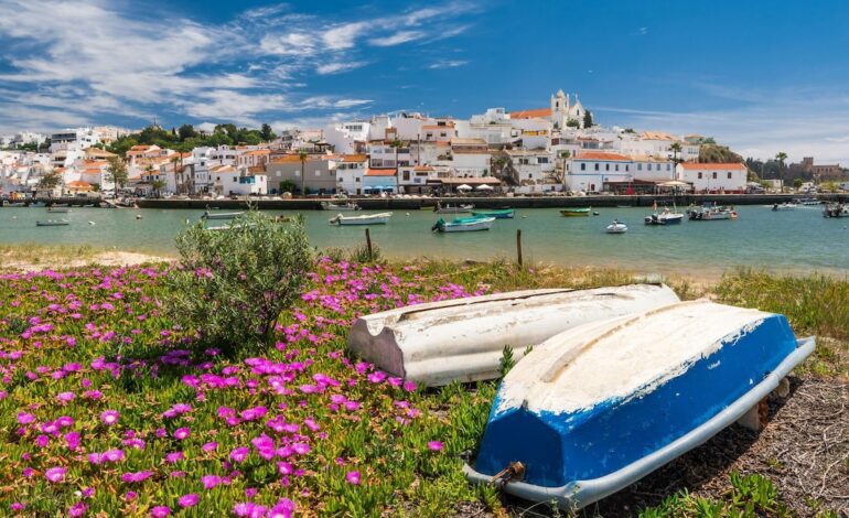 6 pueblos costeros de Portugal que son igual de bonitos y escapan al turismo masivo