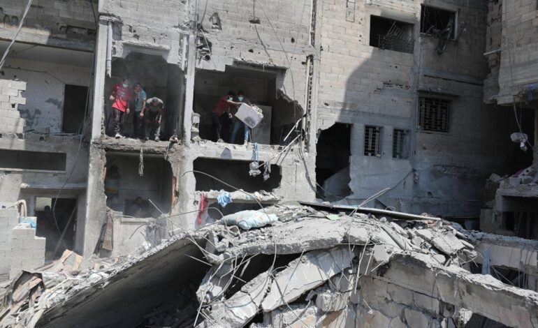 Israel mata al menos a ocho personas, incluyendo a cuatro niños, en un ataque contra el edificio de Médicos del Mundo en Gaza