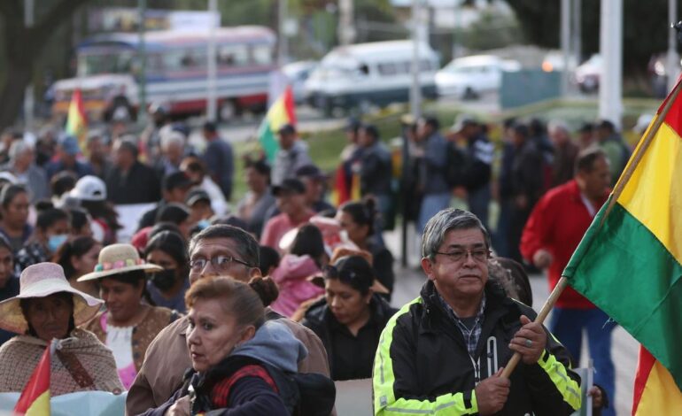 Mueren dos policías en enfrentamientos con seguidores de Evo Morales en Bolivia