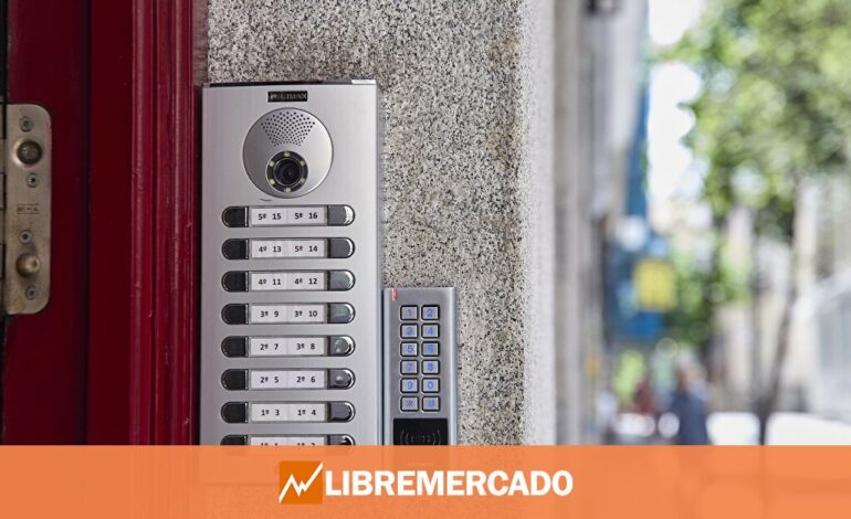 Delirio absoluto contra los pisos turísticos: vecinos presumen de sabotear a los propietarios con cucarachas