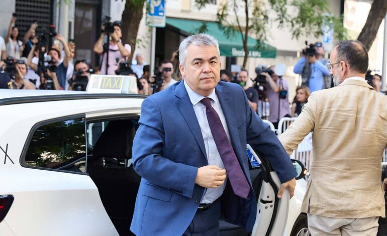 Santos Cerdán niega las acusaciones y achaca su imputación a «una trama de la oposición» por negociar con Junts, PNV y Bildu