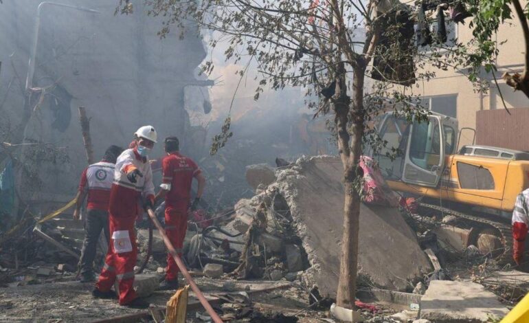 Al menos 60 muertos en un edifico residencial de Teherán golpeado por Israel