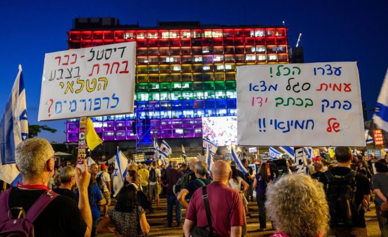Los manifestantes israelíes retoman las protestas contra Netanyahu tras el fin de la ofensiva sobre Irán