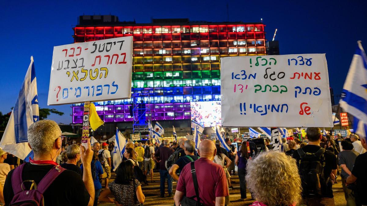 Los manifestantes israelíes retoman las protestas contra Netanyahu tras el fin de la ofensiva sobre Irán