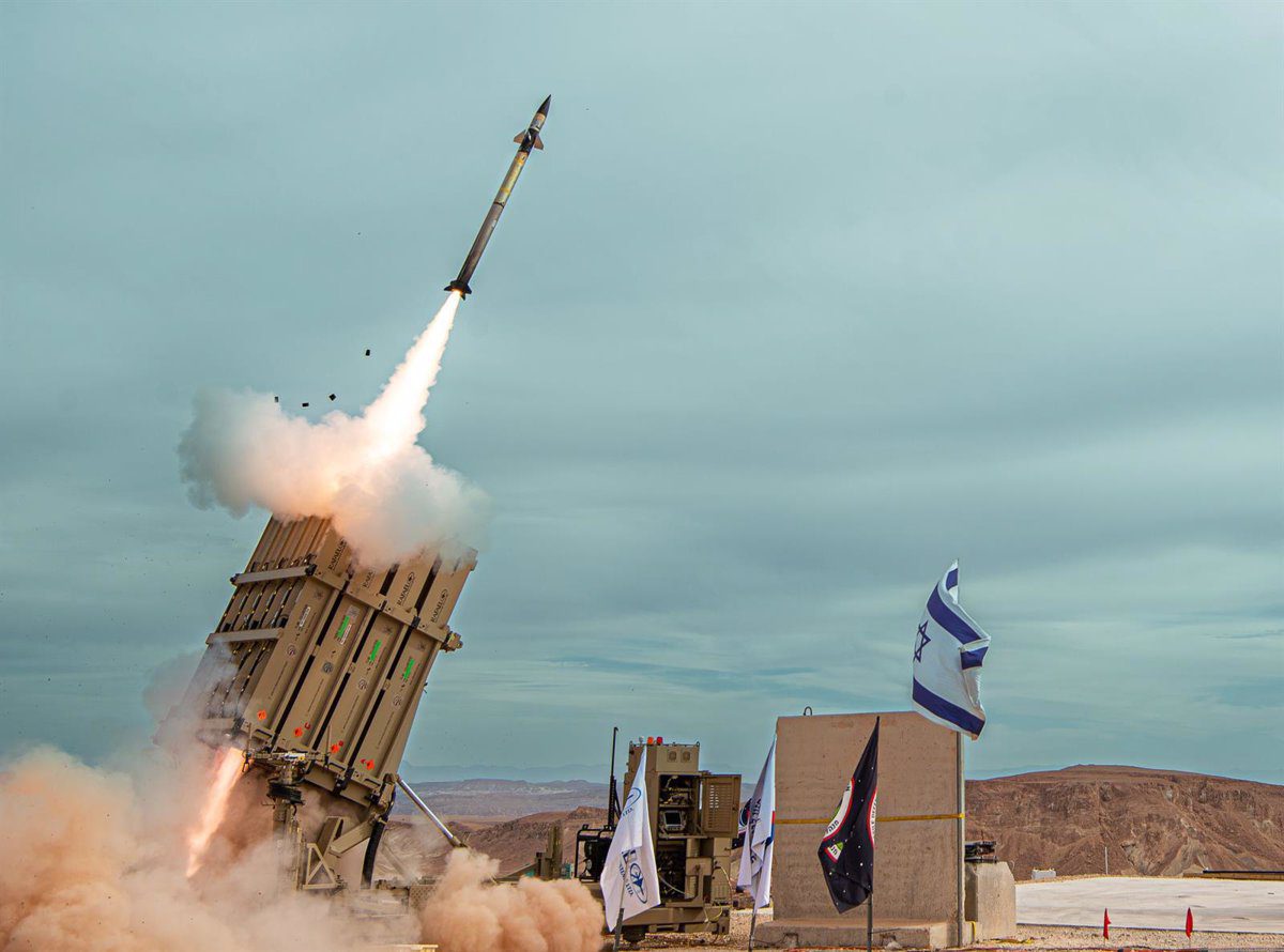 La última oleada de proyectiles iraníes provoca daños leves en el norte y el sur de Israel