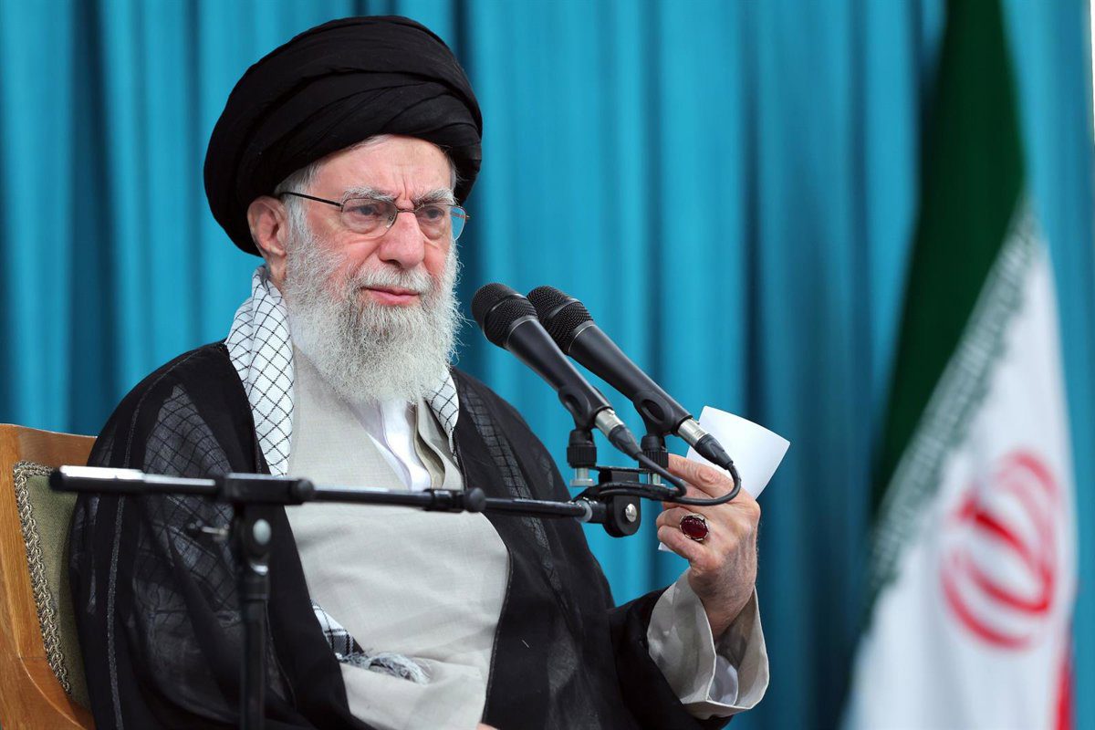 Jamenei felicita a la nación de Irán por la «victoria» frente a Israel en su primer mensaje tras el alto el fuego