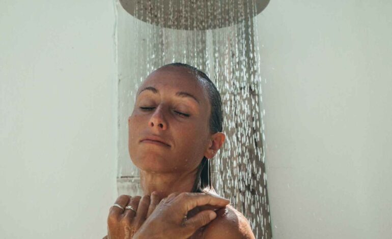 Este gel de baño tiene una fragancia tan duradera en la piel que cuando me ducho parece que acabo de echarme colonia