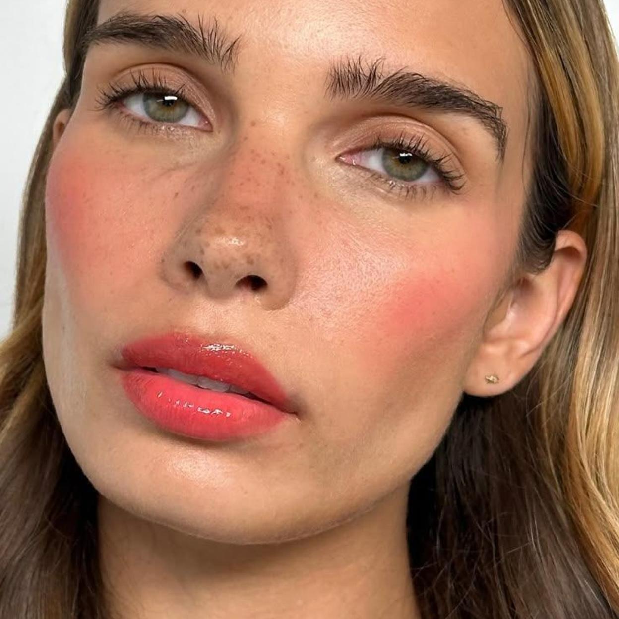 Labios jugosos: glosses de labios ideales para llevar un clean look en verano