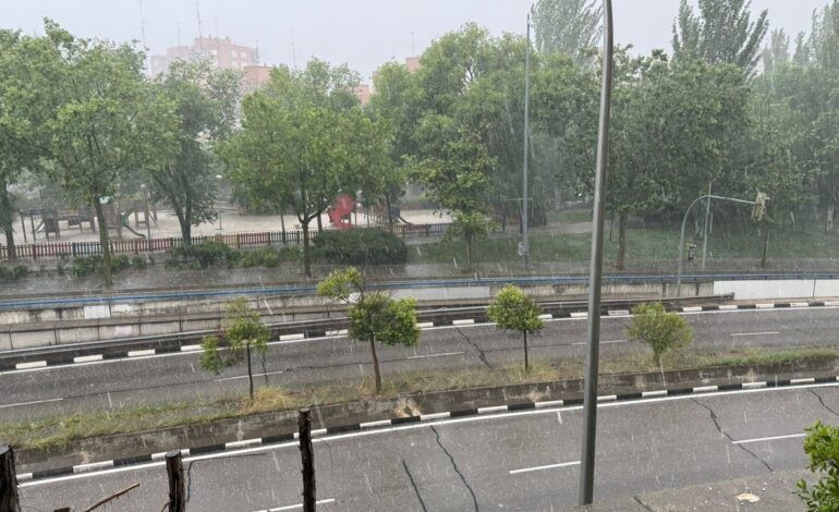 Así ha sido la gran tormenta de granizo (como pelotas de golf) que ha paralizado Madrid