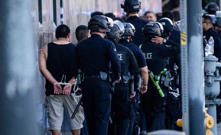 Declarado el toque de queda en Los Ángeles tras cinco días de protestas contra las redadas migratorias de Trump