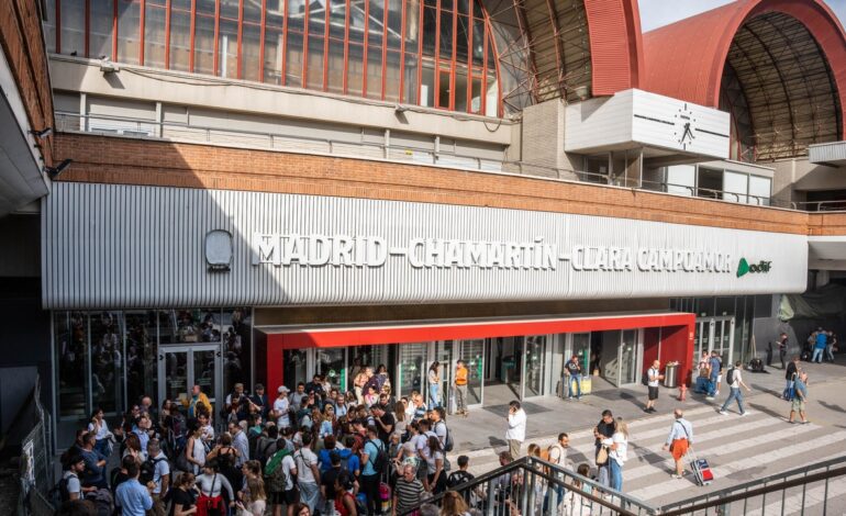 Una avería eléctrica interrumpe la circulación de trenes de alta velocidad con origen o destino Madrid-Chamartín