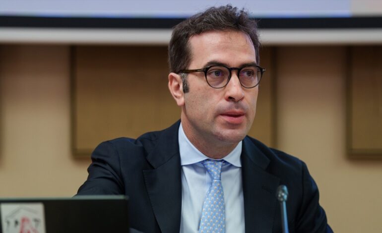 El Gobierno aprueba la OPA del BBVA al Sabadell pero impone que tengan que operar como entidades separadas durante tres años