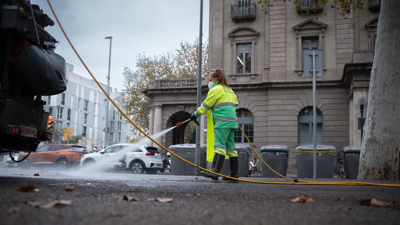 Muere una trabajadora municipal de limpieza de Barcelona en plena ola de calor