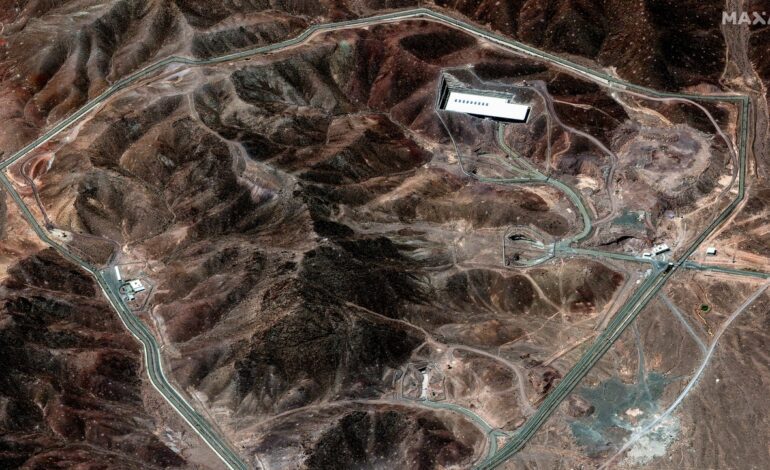 Qué es la montaña de Fordo, la instalación nuclear subterránea de Irán atacada por EEUU