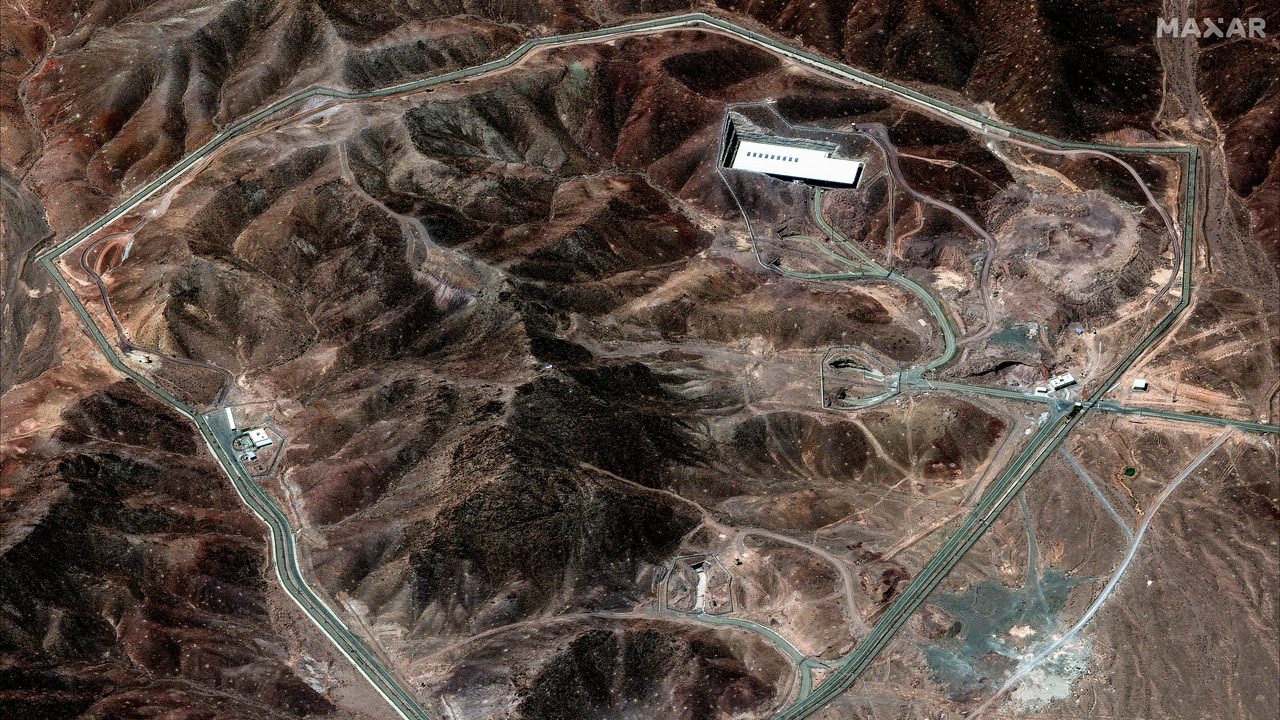 Qué es la montaña de Fordo, la instalación nuclear subterránea de Irán atacada por EEUU