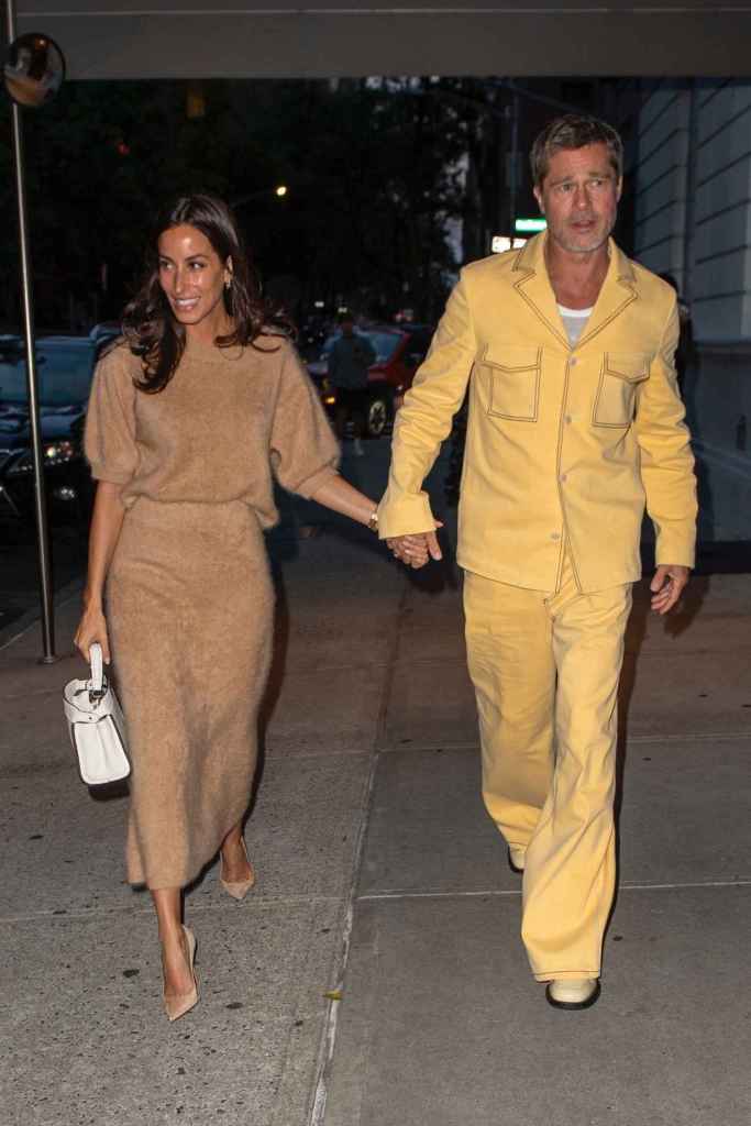 Inés de Ramón y Brad Pitt caminando por Nueva York