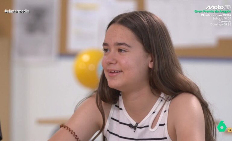 Una joven confiesa a Thais Villas que tiene ganas de que llegue el verano porque «ya es un poco cansado ver a los profesores»