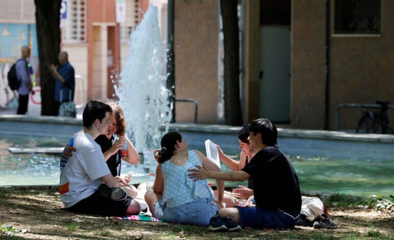 las temperaturas siguen rebasando los 40 grados mientras vuelven las tormentas