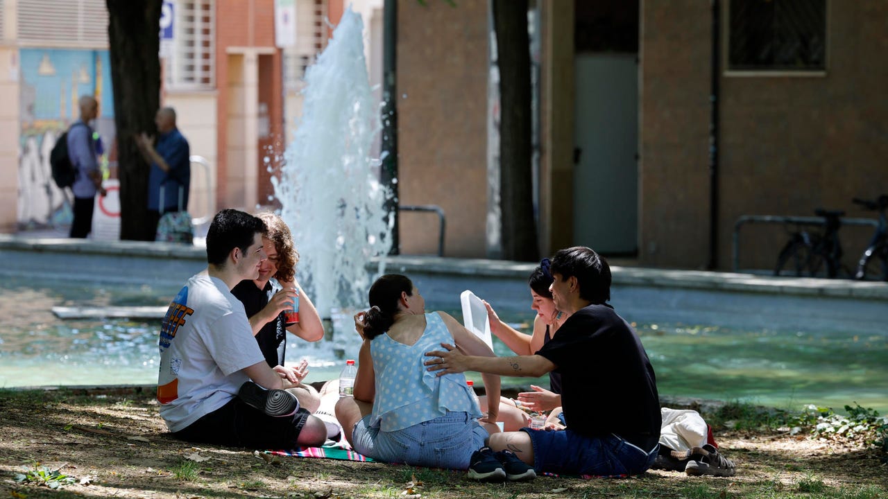 las temperaturas siguen rebasando los 40 grados mientras vuelven las tormentas