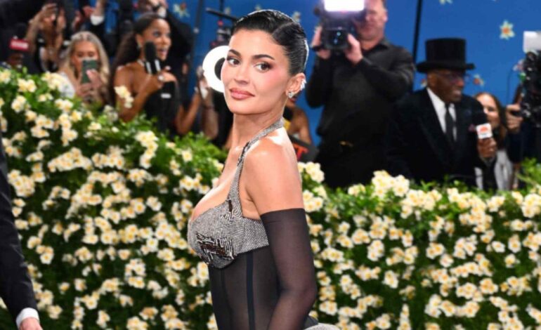 Kylie Jenner acaba de desvelar todo sobre su operación de aumento de pecho y esto es lo que opinan los expertos