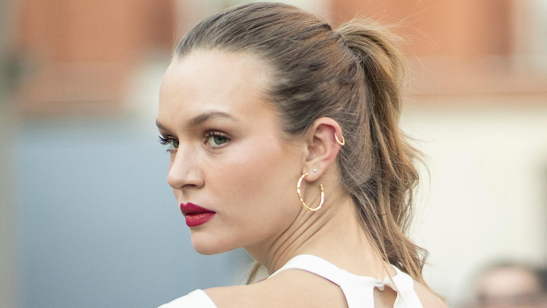 Este es el labial líquido que necesitas para todos tus looks de verano