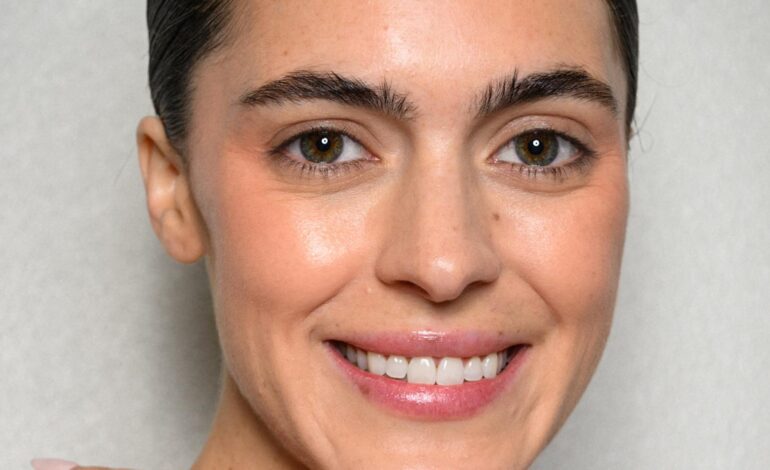Los labiales de farmacia con protección solar que te acompañarán el resto del verano