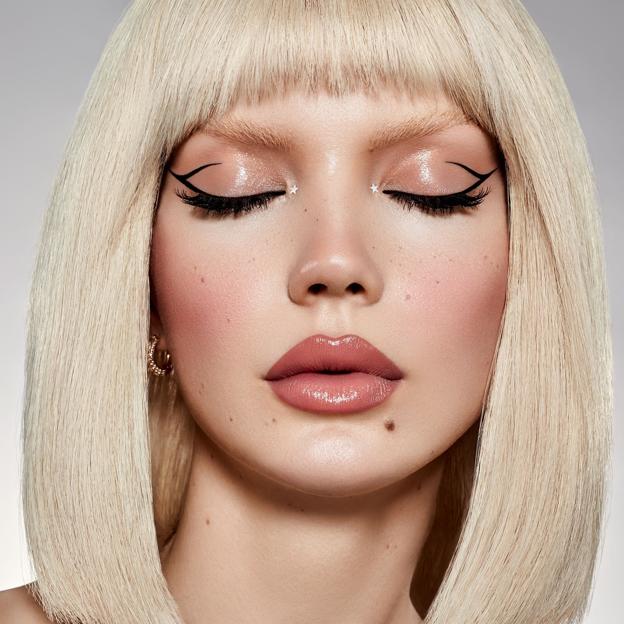 Roupsticks con ácido hialurónico que evita que sus labios se agriguen 