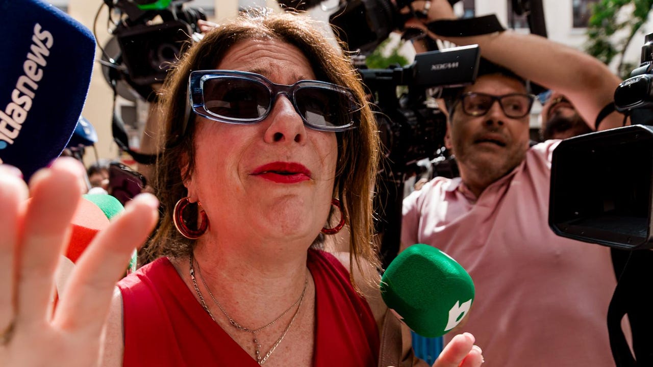 Leire Díez, tras su baja del PSOE, comparece sobre los audios de la UCO