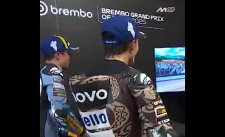 el vacile de los hermanos Márquez antes del podio de Mugello