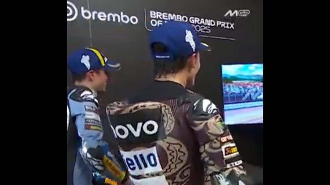 el vacile de los hermanos Márquez antes del podio de Mugello