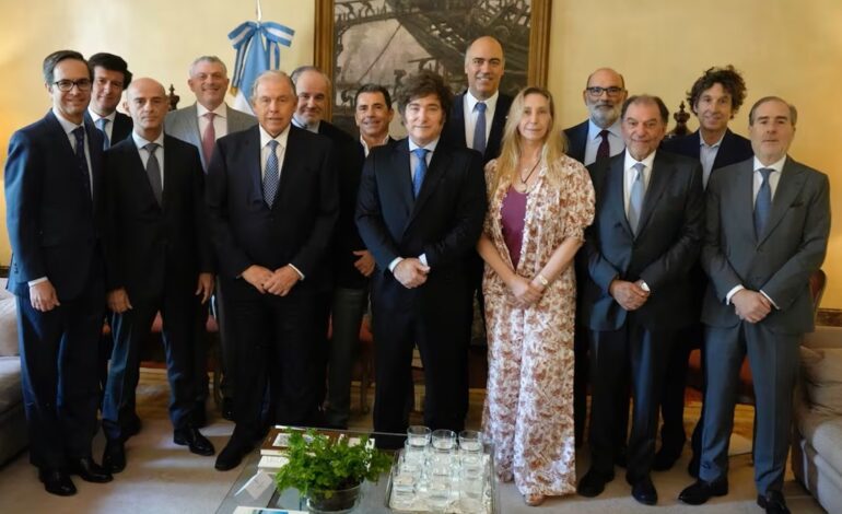 Milei vende al Ibex seguridad jurídica en Argentina pero se resiste al pago de 16.000 millones por YPF