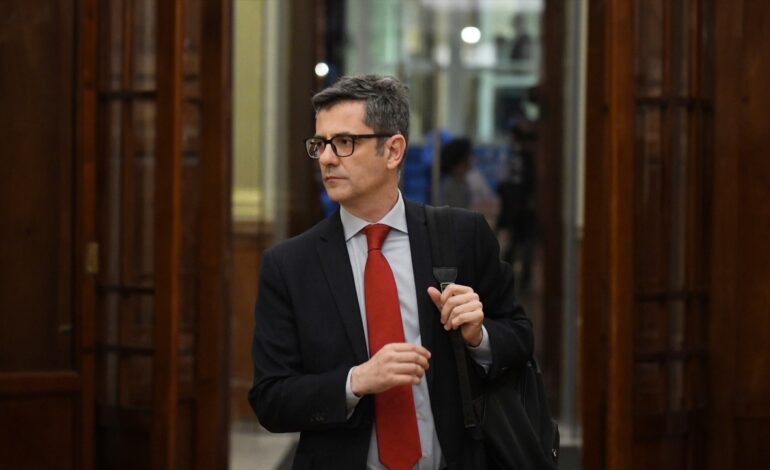 El Gobierno tacha de «disparate» y «delirio» la petición del juez Peinado al Supremo de imputar a Bolaños