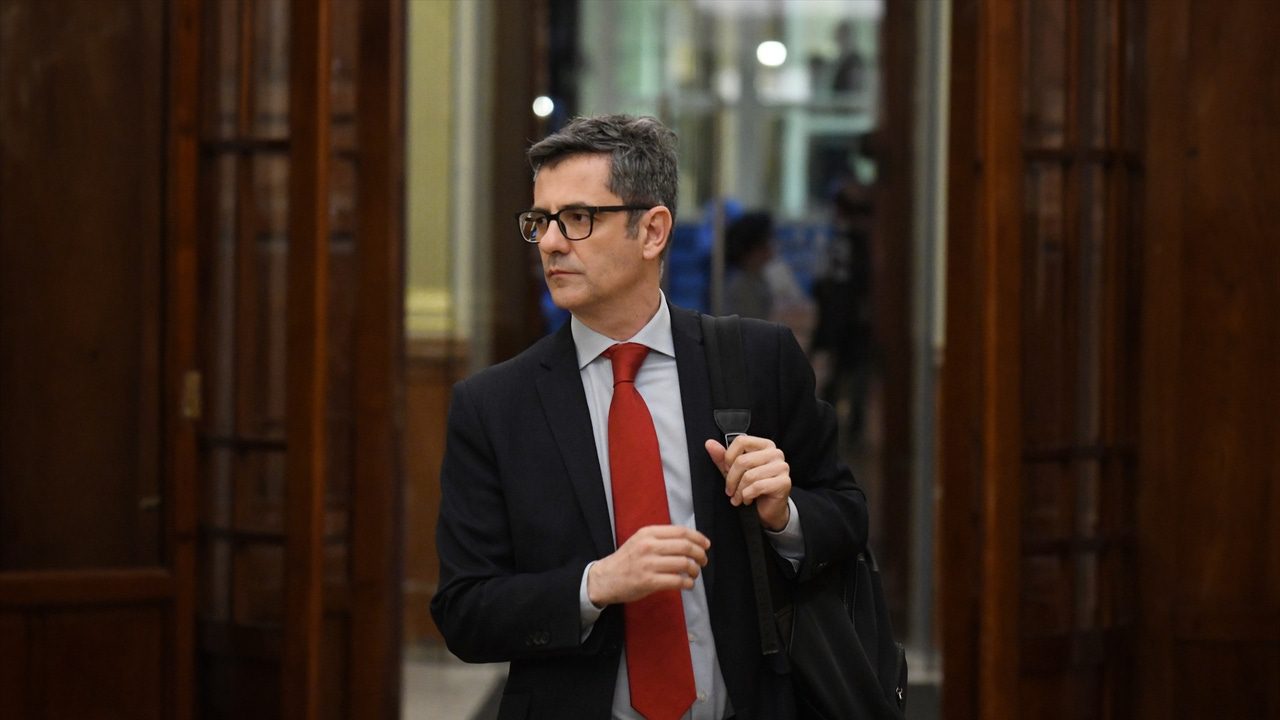 El Gobierno tacha de «disparate» y «delirio» la petición del juez Peinado al Supremo de imputar a Bolaños