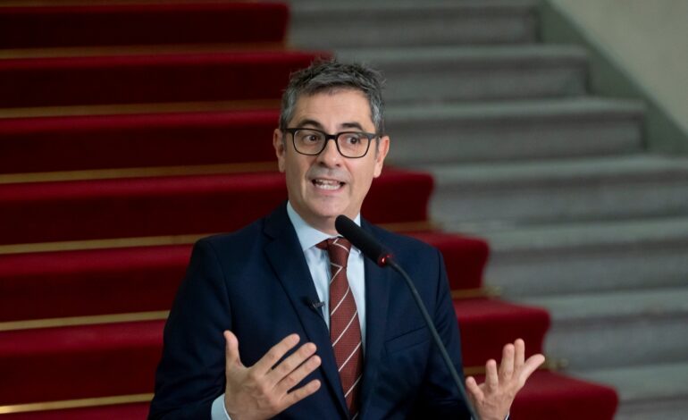 Bolaños afirma que Sánchez «está trabajando en Moncloa» y que sigue contando con la mayoría de la investidura