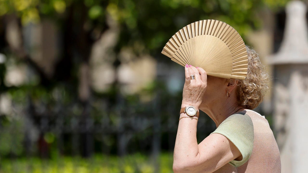 La primera ola de calor del verano amenaza a España este fin de semana con temperaturas de hasta 42 grados