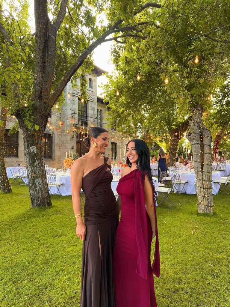 El aspecto invitado de Nagore Robles y Carla Flanla en la boda de Susana Molina
