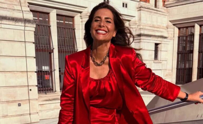 Este es el color de uñas que más broncea y rejuvenece en verano, palabra de Nuria Roca