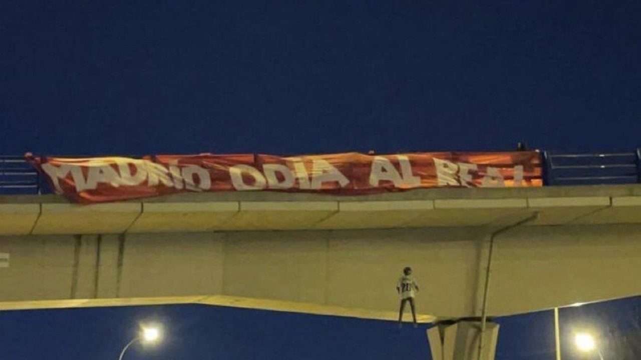 Hasta 22 meses de cárcel a los aficionados del Atlético de Madrid que colgaron el muñeco de Vinicius