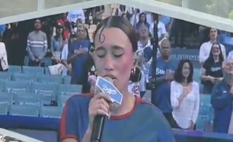 la versión en español del himno de EEUU se hace viral como canción protesta