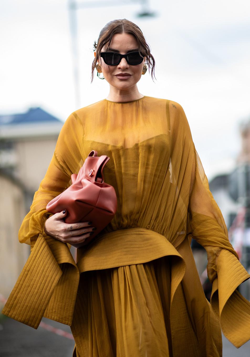 Olor fresco y limpio: mujer y elegante