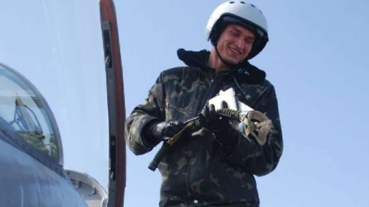 Maksym Ustymenko, el piloto ucraniano que cayó con su F-16 en plena batalla tras derribar siete objetivos rusos
