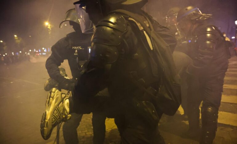 La vergonzosa agresión a un bombero durante las celebraciones del PSG en París tras ganar la Champions