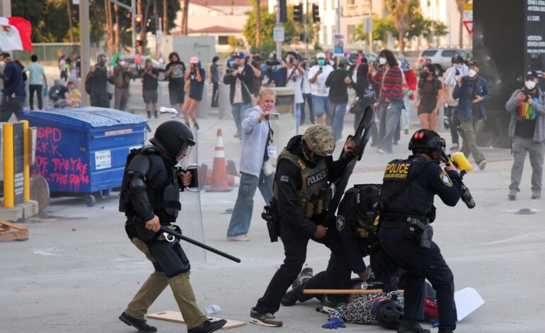 Al menos 44 detenidos en Los Ángeles por varias redadas del Servicio de Inmigración de EEUU