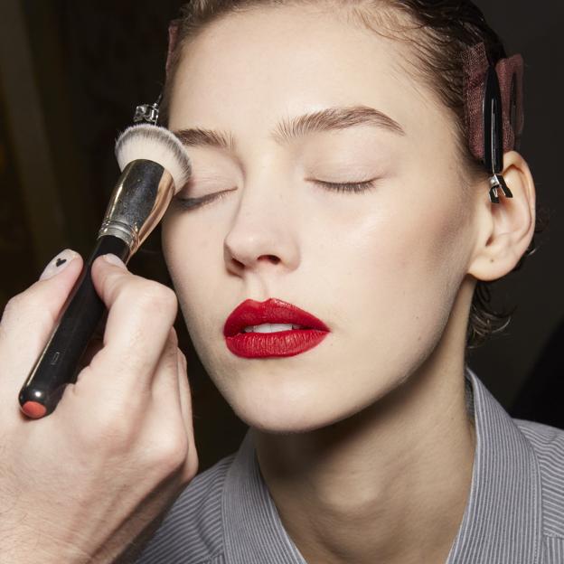 Los polvos de la fijación viral de los que todos están hablando: son muy cautelosos y obtienen maquillaje anti-recaída perfecto sin arrugas
