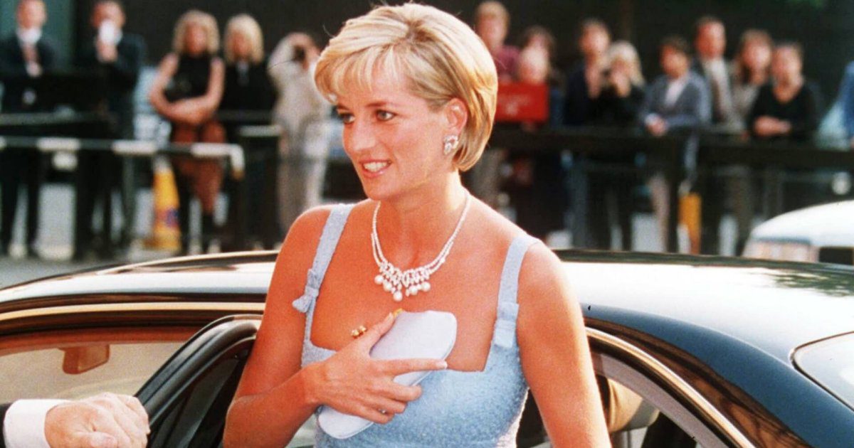 Hemos encontrado en Mango el vestido que ya llevó Lady Di hace casi 30 años (y solo cuesta 25 euros)